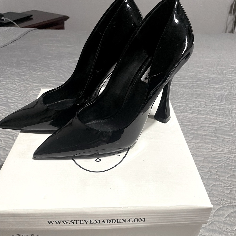 Steve Madden black pointy shoes